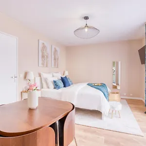 Studio - Lit King Size - Parking - Wifi - Proche Cdg , Livry-Gargan Frankrijk
